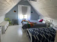 Golden Beachhouse - 5 mins from 90mile beach and shops