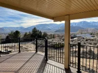 The Stone House with Beautiful Sierra Views - 30 Minutes to Tahoe