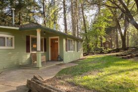 Quaint cottage on the beautiful Rogue River!