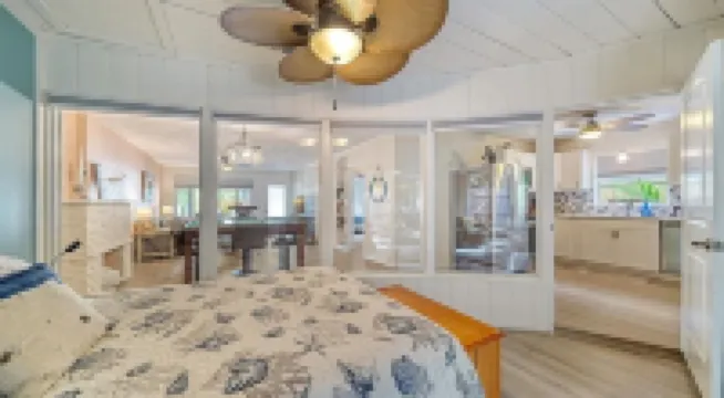 Tropical Heart Villa is Walking Distance to Downtown and a 5 Min Drive to Beach!