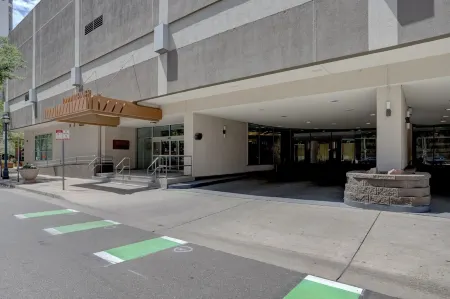 Location, Location, Location HUGE 2000 Sq Ft Condo 17TH Floor Views --- Sleeps 8