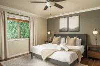 Purple Mountain Chalet - Hot Tub! - Views! - Playground! - Gameroom!