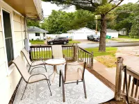 Cozy 4-bedroom, bathrooms, Free Parking