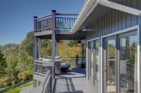 Beautiful hilltop retreat, secluded yet convenient to Asheville, Weaverville. Hotels in Madison County