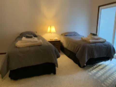 Apple Valley Lake, Pool and Beaches! Guest passes available for a small fee! Hotels in Howard Township