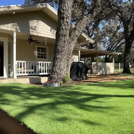 House w/1 acre, Spa & Outdoor Living