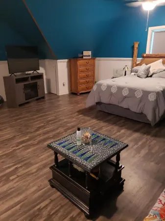 Cozy and Charming Studio with Private Deck Near Wrightsville Beach Отели рядом с достопримечательностью «Университет Северная Каролина в Уилмингтон»