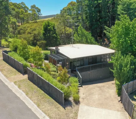 Luxury Lake House on Lake Eildon and only 35km from Mt Buller for skiers.