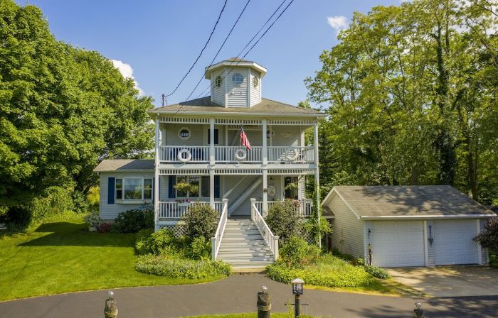 Private Home: Lightkeeper's Refuge steps to beach, marina and boat slip