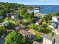 Newly Renovated 2BR Rockport Home w/ parking Steps to Back Beach+Bearskin Neck!