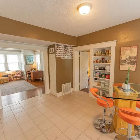 Great Space! 2 Blocks from Downtown Lee's Summit!