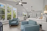 Lakefront Oasis w/ 2 fire pits, game room & kayaks 폭스 레이크 호텔