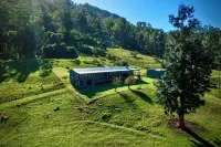 Budgong Lodge Secluded farm stay with horses and cattle - 4 Queen bedrooms Hotels in Kangaroo Valley