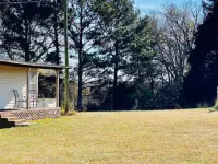 Quiet country living, mobile home down dirt lane
