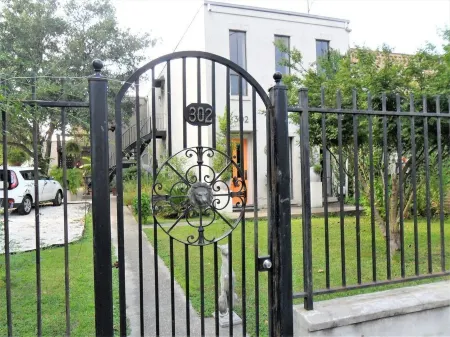 DOWNTOWN ART & ECLECTIC C Отели в г. Мобил