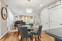 Charming 4-bedroom family friendly house with WiFi and AC in fabulous Vancouver