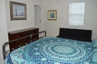 Walk to Old St Andrews from cozy bungalow on Lake Huntington: The Crow’s Nest Hotels in Panama City