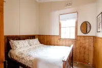 Gorgeous, pet friendly, family sized cottage in the perfect location.