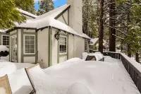 "4 Sons"-Family Friendly Escape Steps to the Lake