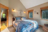 Mobley Myrtle Brook, secluded private retreat near beach. Pet friendly! Hotels in Port Orford