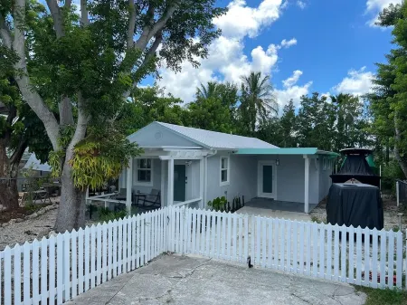 New 2/1 Remodeled Cozy Home in Tavernier Key Отели в г. Тавернье