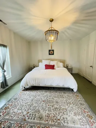 Eclectic cottage, steps from downtown