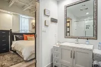 Perfect Luxury Condo in Midtown! Great Amenities! Hotels in 