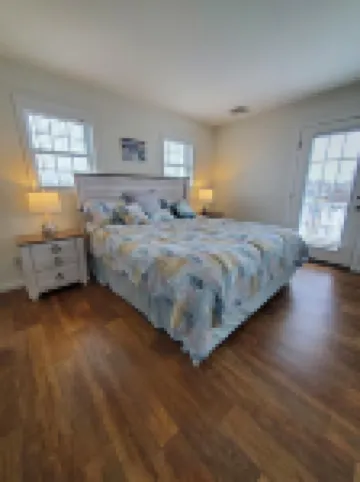 5 STAR AMAZING😙 Private home just for you. Comfy, Cozy, Clean. Steps to beach.