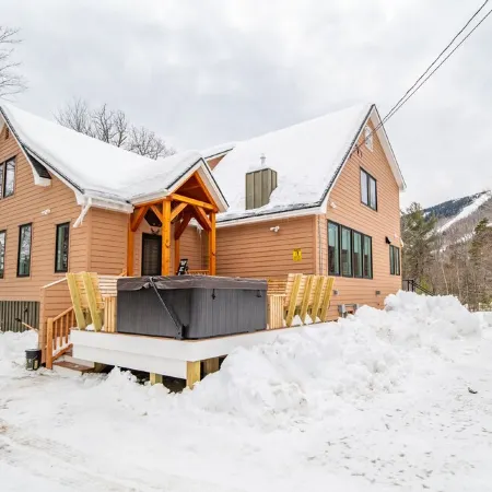 12 Bed, 6 Bath, 20 Guests STEPS from Sunday River w/ Hot Tub & Game Room