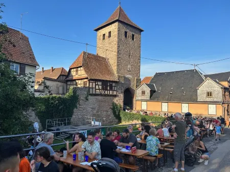 Maison Avec Piscine au Cœur du Village Médiéval de Dambach la Ville