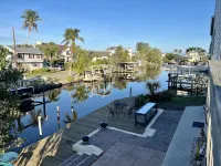 Aloha  Royal Palms!  - Awesome private lodging on the water!