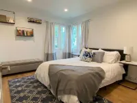 Modern 2/2 Glendale Condo, Parking, Washer/Dryer