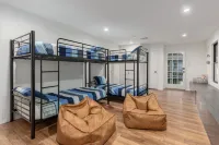 Lake Access, Kayaks, Firepit, Screened Porch