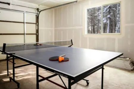 Lassen/McCumber Lake Luxury Cabin with Hot Tub