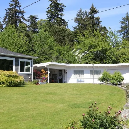 Otter Getaway - Quartermaster Harbor Beach House.
