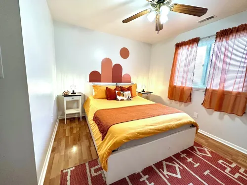 2 bedroom cozy condo with parking on premises