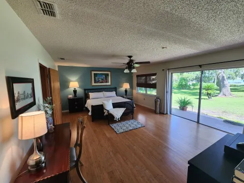 Lake Whistler Beach House with lakefront pool