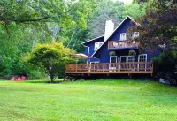 Cozy Hillside Chalet w/ Large Yard and Firepit - Greek Peak/Cortland/Ithaca