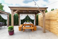 Room for Everyone! 7Br, 6.5BA Wine Country Retreat Near Downtown