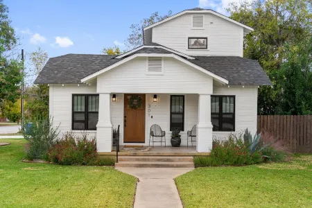 johnson odiorne haus  Near Wineries