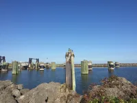 Cedar Island cottage, short walk to beach