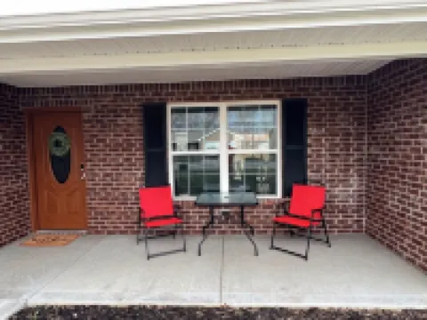 The Hanover Hideaway! Minutes from Hanover College, 5 Miles to Downtown Madison!