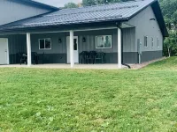 UpNorth Getaway with Access to Atv Utv Snowmobile Trail Hotels in Edgewater