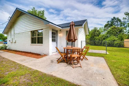 Stylish Family Friendly Bungalow, Tvs, Royal Beds