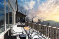 Serene Retreat w/ Stunning Views in Big Canoe