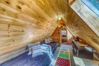 Bearly Behavin. A-Frame Blue Ridge cabin. Near Toccoa River and Suches.