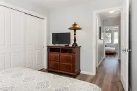 Updated Townhome w/ Deck, Lake & Mountain Views, 18 mi to Aspen, Dog Friendly!