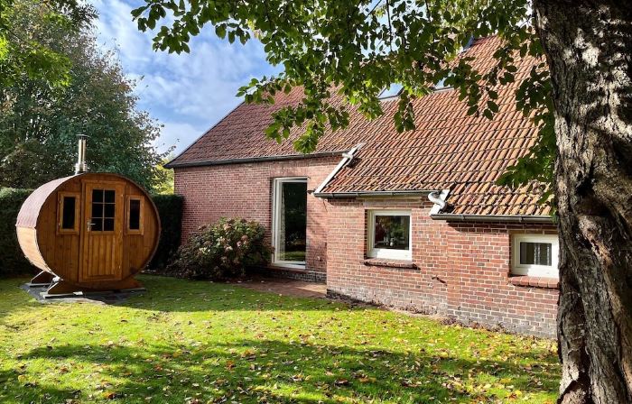 Peace and charm - Stylishly renovated country house with large garden and sauna