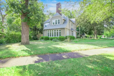 Discover university charm. Your 4-bedroom retreat, an 8-min drive to Notre Dame.