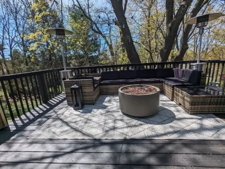 Comfy and cozy 4-bedroom minutes to SU, Hospitals, and downtown Syracuse Отели в г. Сиракьюс